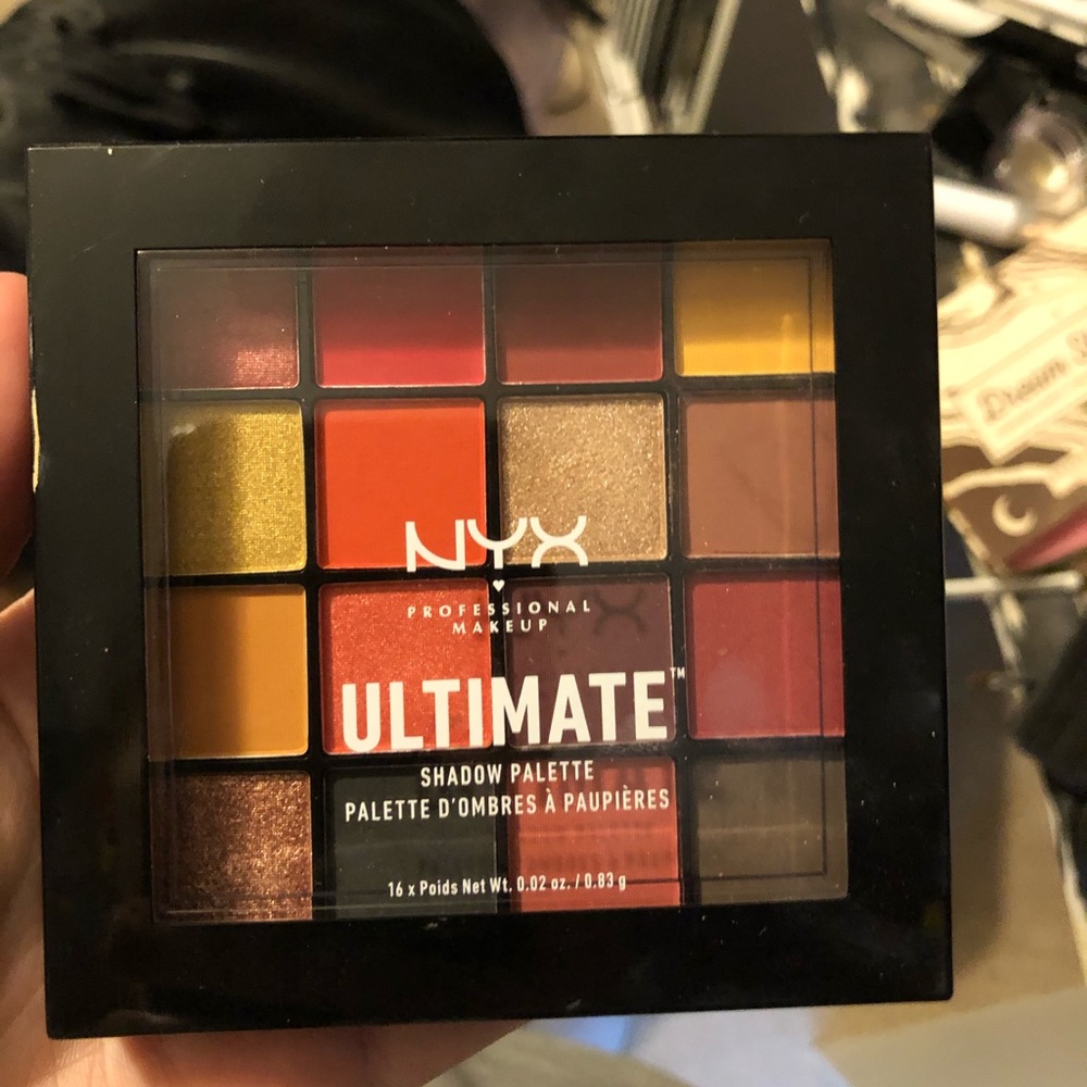 NYX Phoenix Ultimade shadow palette